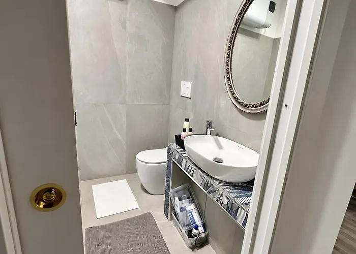 Cozy Design In Porta Maggiore. Apartment *